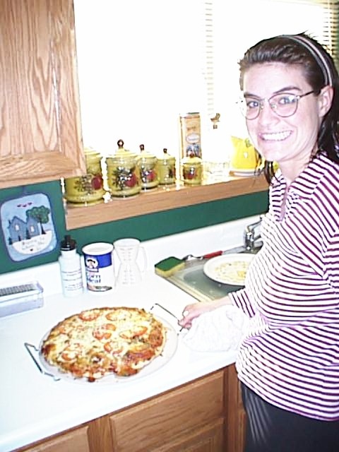 pizza1.jpg (80832 bytes)